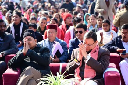 उत्तराखंड के मुख्यमंत्री पुष्कर सिंह धामी कालाढूंगी (नैनीताल) में विकास योजनाओं के लोकार्पण-शिलान्यास और घोड़ा लाइब्रेरी पहाड़ पच्छयाण महोत्सव-2025 के दौरान संबोधित करते हुए