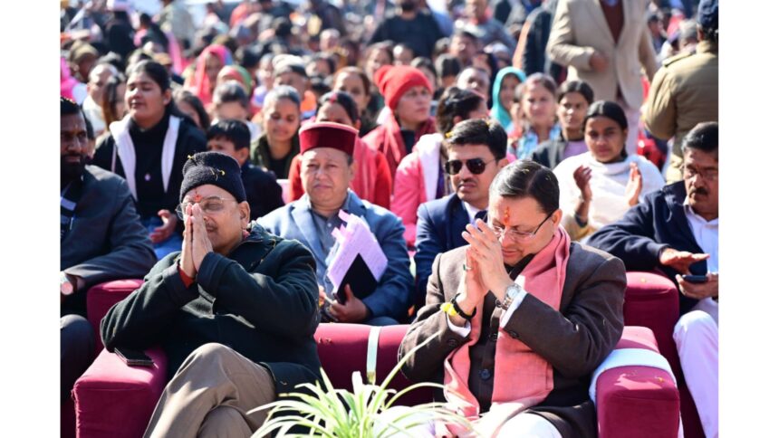 उत्तराखंड के मुख्यमंत्री पुष्कर सिंह धामी कालाढूंगी (नैनीताल) में विकास योजनाओं के लोकार्पण-शिलान्यास और घोड़ा लाइब्रेरी पहाड़ पच्छयाण महोत्सव-2025 के दौरान संबोधित करते हुए