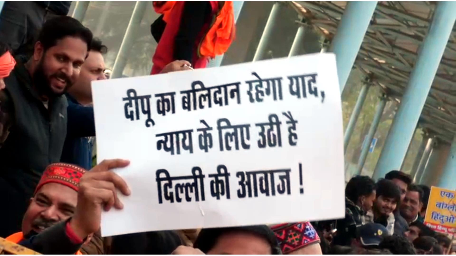 Hindu protesters demonstrating on Delhi streets against Dipu killing in Bangladesh