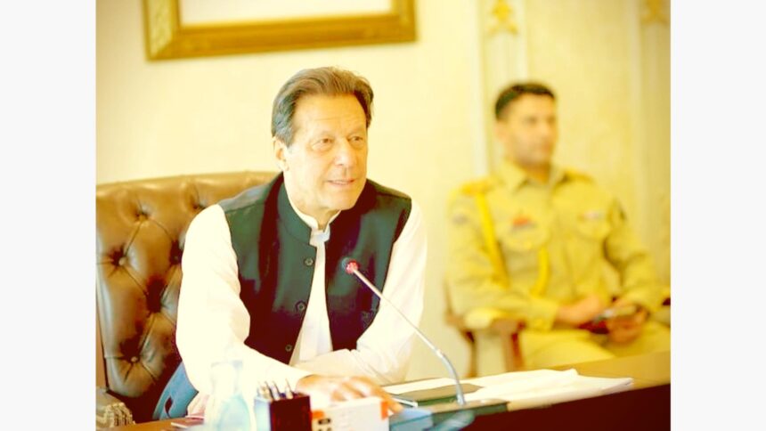 इमरान खान जेल में, पाकिस्तान की अदालत और सैन्य सत्ता के बीच राजनीतिक संघर्ष की प्रतीकात्मक छवि