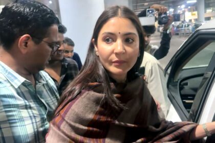 Virat Kohli and Anushka Sharma spotted together in Mumbai’s Bandra area, smiling in a simple and elegant look