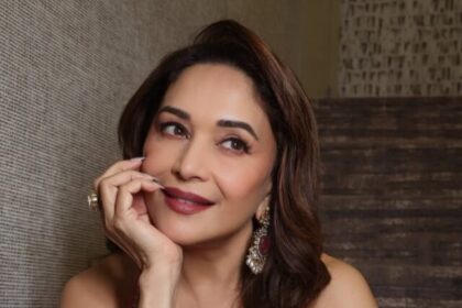 गुलाबी लहंगे में रॉयल अंदाज़