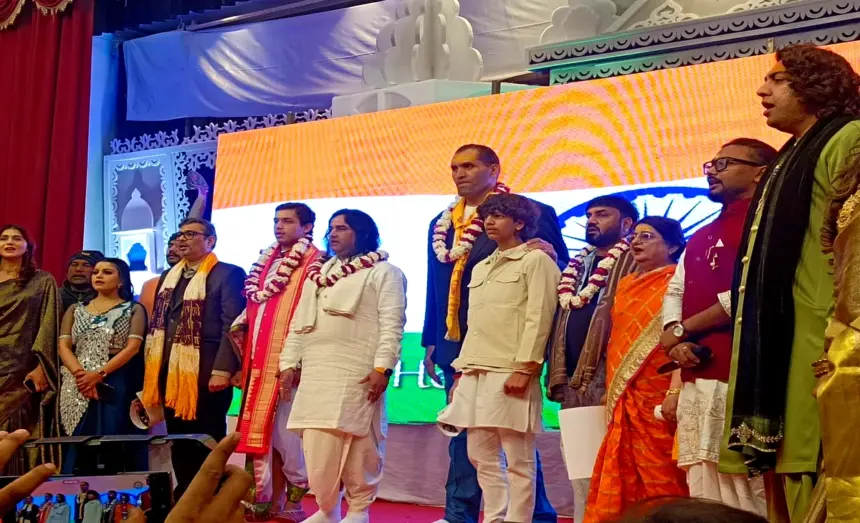 वृन्दावन में भारतीय सनातनी इंफ्लुअंसर अवार्ड 2026 समारोह में द ग्रेट खली और अन्य अतिथियों की उपस्थिति