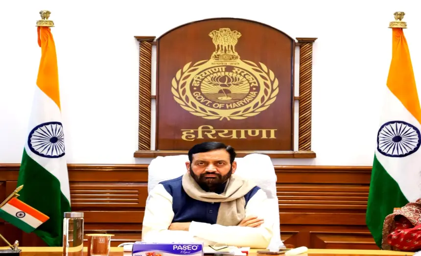 Haryana medicinal plants farming: हरियाणा के मुख्यमंत्री नायब सिंह सैनी अधिकारियों के साथ औषधीय पौधों की खेती पर बैठक करते हुए