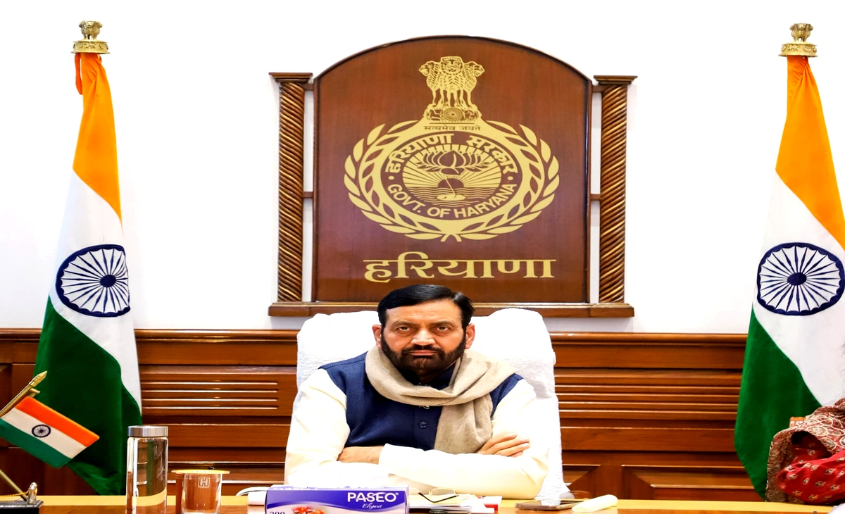 Haryana medicinal plants farming: हरियाणा के मुख्यमंत्री नायब सिंह सैनी अधिकारियों के साथ औषधीय पौधों की खेती पर बैठक करते हुए