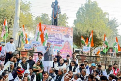 सवाई माधोपुर में जी राम जी अधिनियम के विरोध में उपवास पर बैठे कांग्रेस कार्यकर्ता