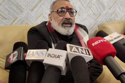 Giriraj Singh addresses media in Begusarai on Mahagathbandhan and Bihar politics