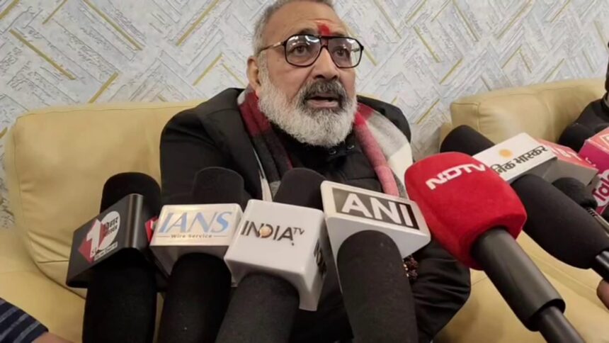 Giriraj Singh addresses media in Begusarai on Mahagathbandhan and Bihar politics