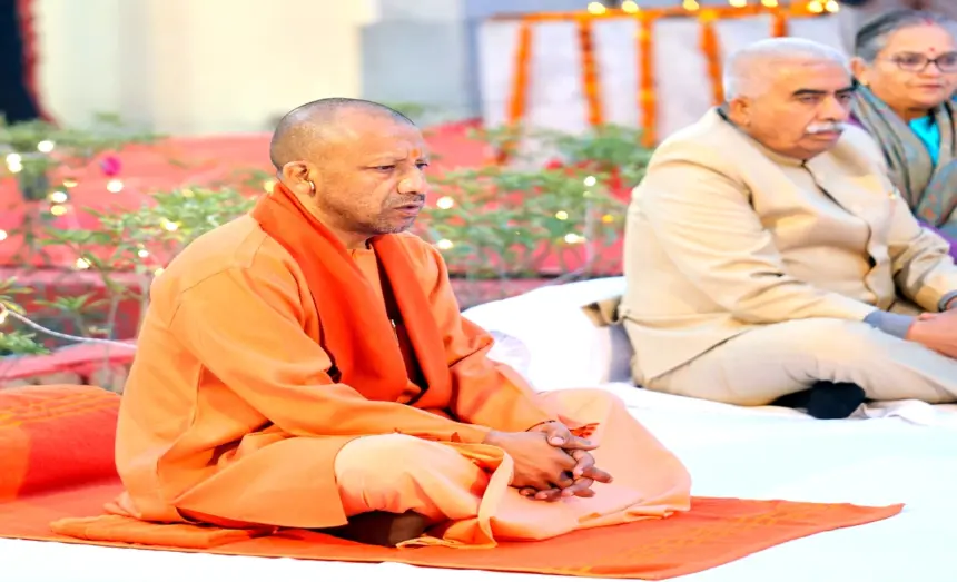 Yogi Adityanath Gandhi Punyatithi: ‘गांधी पुण्यतिथि पर लखनऊ में मुख्यमंत्री योगी आदित्यनाथ श्रद्धांजलि अर्पित करते हुए