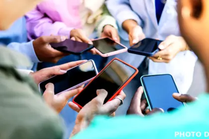 Digital Addiction in Youth: बच्चों और युवाओं में मोबाइल और सोशल मीडिया की बढ़ती डिजिटल लत