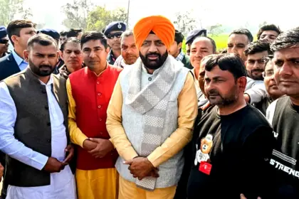 Kaithal Khanpur village public nayab singh saini: कैथल के खानपुर गांव में ग्रामीणों से संवाद करते नेता