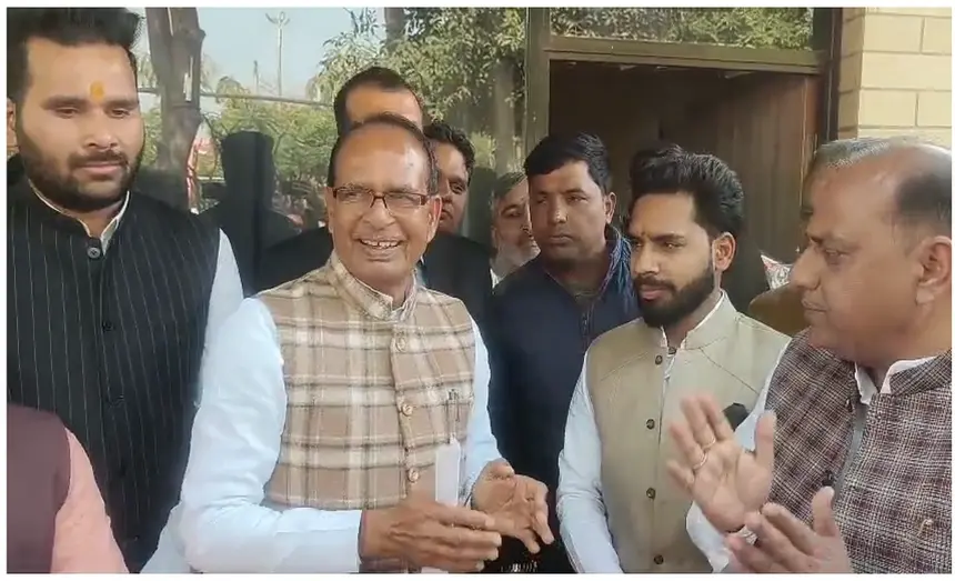 Shivraj Singh Chouhan Mathura Visit: Shivraj Singh Chouhan addressing media during Mathura visit on US-India deal