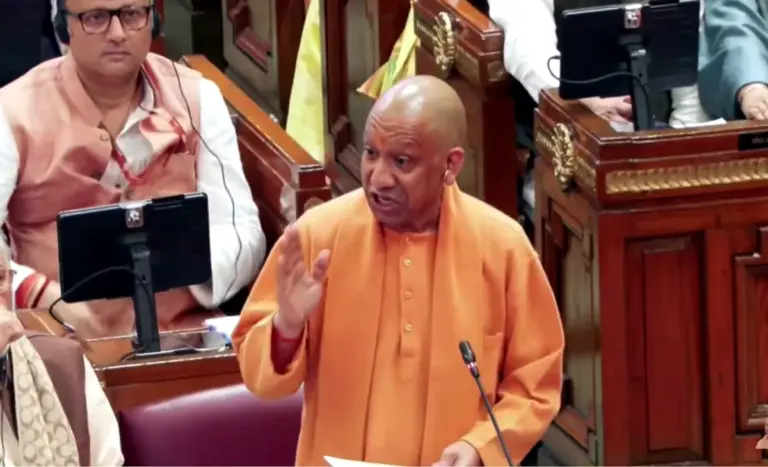 Yogi Adityanath Assembly Speech: योगी आदित्यनाथ उत्तर प्रदेश विधानसभा में भाषण देते हुए