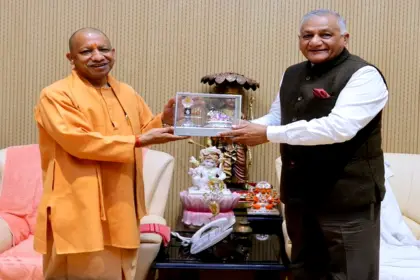 Yogi Adityanath meets Mizoram Governor: योगी आदित्यनाथ और मिजोरम के राज्यपाल डॉ. विजय कुमार सिंह लखनऊ में शिष्टाचार भेंट के दौरान