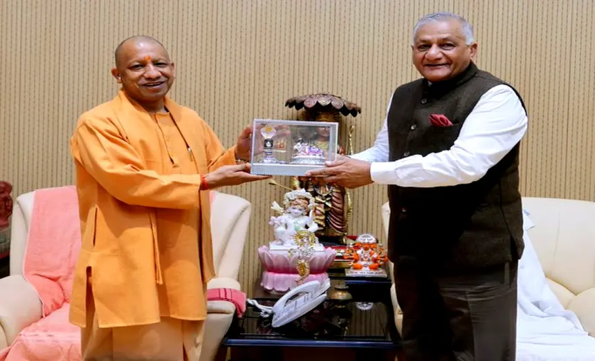 Yogi Adityanath meets Mizoram Governor: योगी आदित्यनाथ और मिजोरम के राज्यपाल डॉ. विजय कुमार सिंह लखनऊ में शिष्टाचार भेंट के दौरान