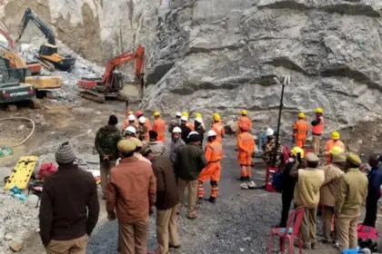 Mining site in Sonbhadra with heavy machinery extracting minerals highlighting record revenue growth in Uttar Pradesh