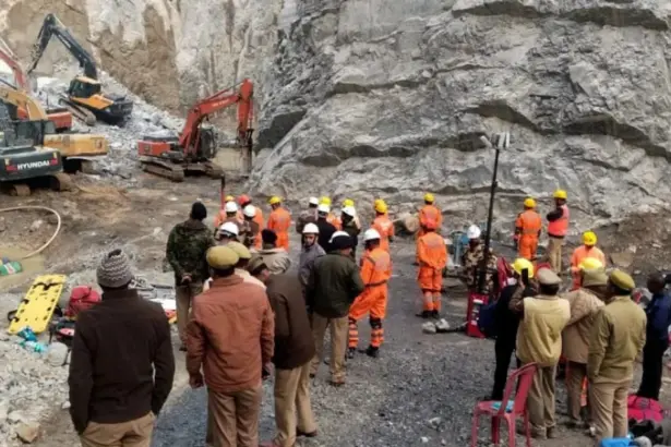 Mining site in Sonbhadra with heavy machinery extracting minerals highlighting record revenue growth in Uttar Pradesh