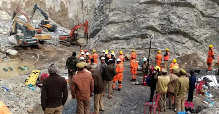 Mining site in Sonbhadra with heavy machinery extracting minerals highlighting record revenue growth in Uttar Pradesh