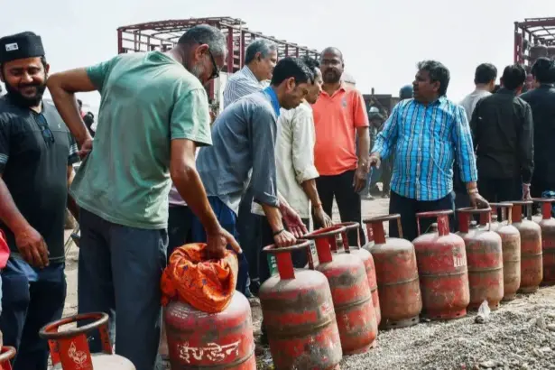 Crisis on LPG Connections in India