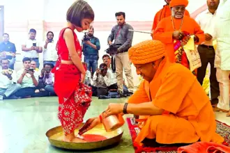 Ram Navami Yogi Kanya Pujan: CM Yogi Adityanath performing Kanya Pujan at Gorakhnath Temple on Ram Navami