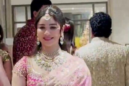 पिंक साड़ी में सारा तेंदुलकर का रॉयल अंदाज़, अर्जुन की शादी में सबकी नजरें उन्हीं पर टिक गईं।