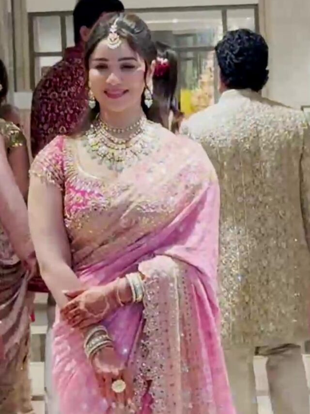 Sara Tendulkar Pink Saree Look: पिंक साड़ी में सारा तेंदुलकर का रॉयल अंदाज़, अर्जुन की शादी में सबकी नजरें उन्हीं पर टिक गईं।