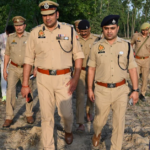 Bareilly D.El.Ed Student Murder: बरेली में D.El.Ed छात्रा की हत्या के बाद घटनास्थल पर जांच करती पुलिस