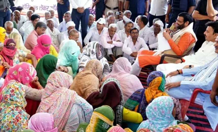 Rewari Development News: CM Nayab Singh Saini interacting with villagers in Ramgarh Bhagwanpur Rewari ending protest