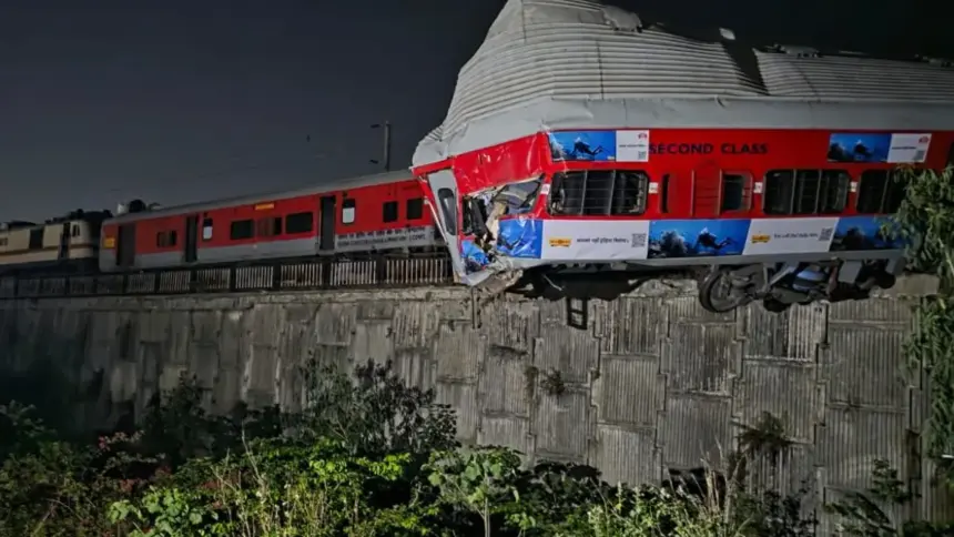 Ujjaini Express Engine Derails