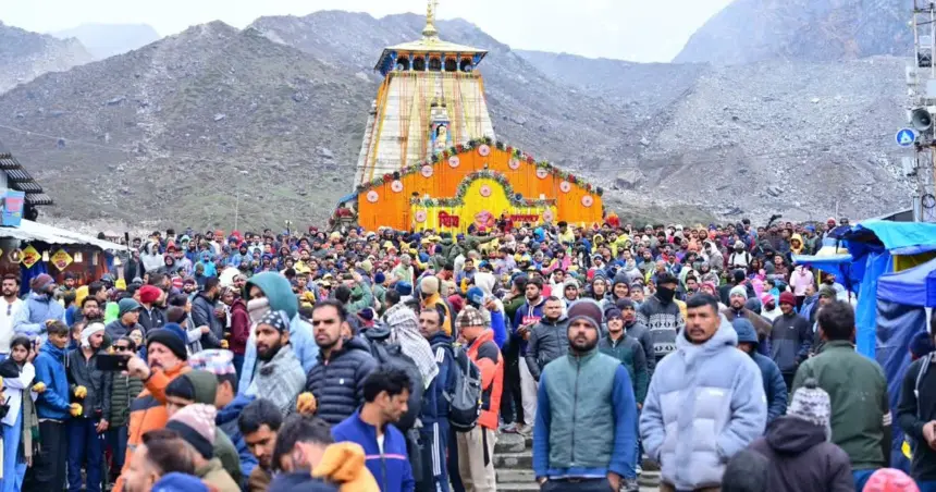 Weather Alert: Pilgrims staying at holding area during Weather Alert Uttarakhand amid heavy rainfall warning.