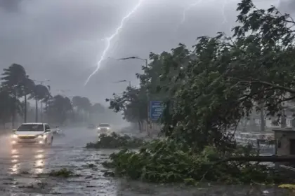 UP Weather Alert showing storm clouds and rain alert across multiple districts of Uttar Pradesh during Nautapa heatwave.
