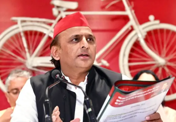 Akhilesh Yadav Ram Mandir: Samajwadi Party chief Akhilesh Yadav raising questions over Ram Mandir donation transparency during a political statement.