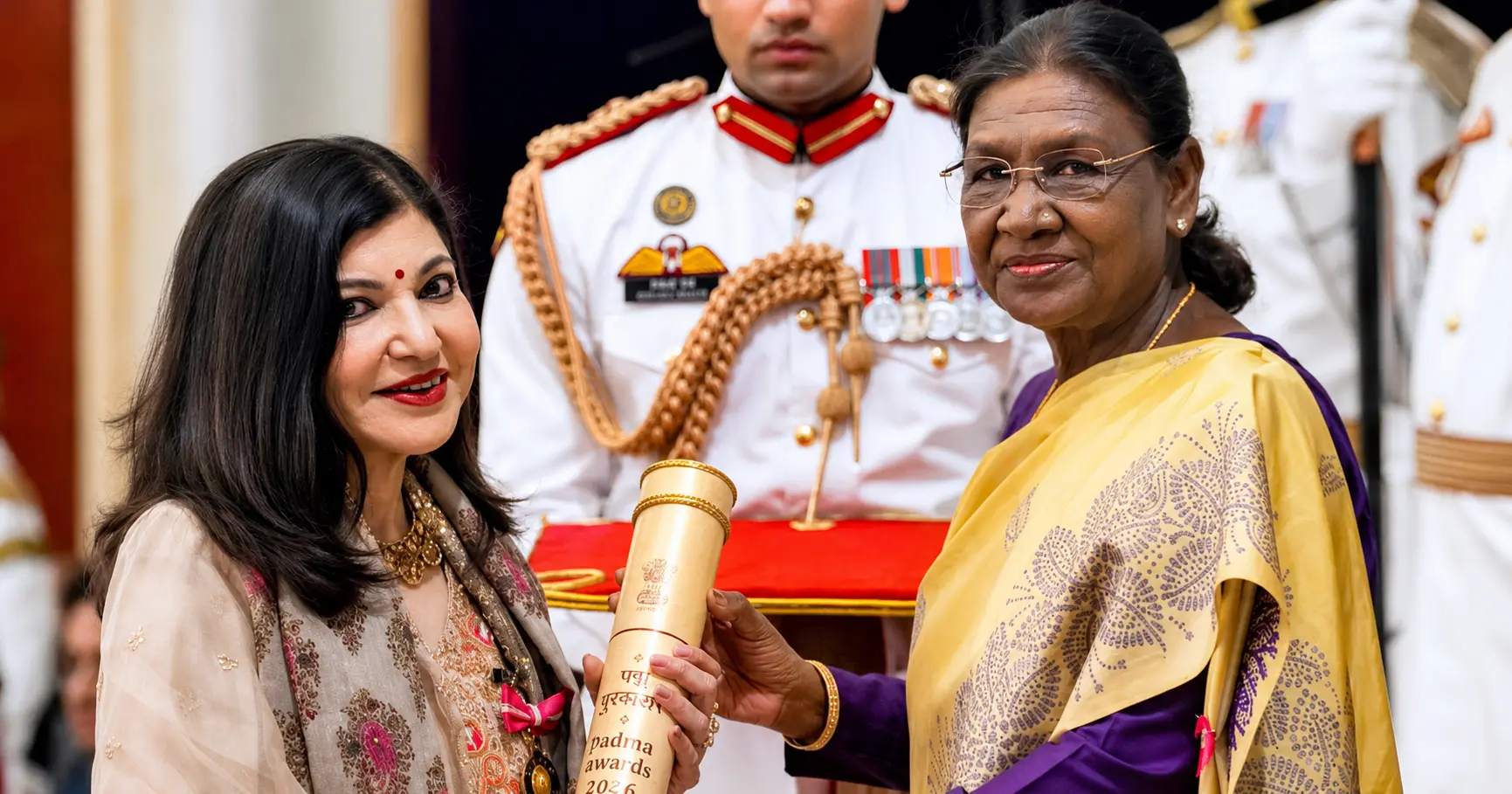 Alka Yagnik Hearing Disorder: Padma Bhushan awardee Alka Yagnik at Rashtrapati Bhavan during the Padma Awards 2026 ceremony amid her ongoing recovery from sensorineural hearing loss
