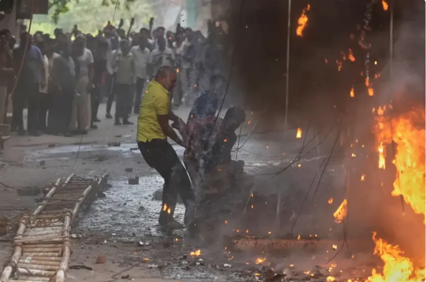 Delhi Malviya Nagar Fire Tragedy 2026: Firefighters and Delhi Police personnel conducting rescue