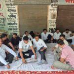E-Registration System Protest in Sector-33 Noida while burning an effigy and raising slogans against the new registration policy.