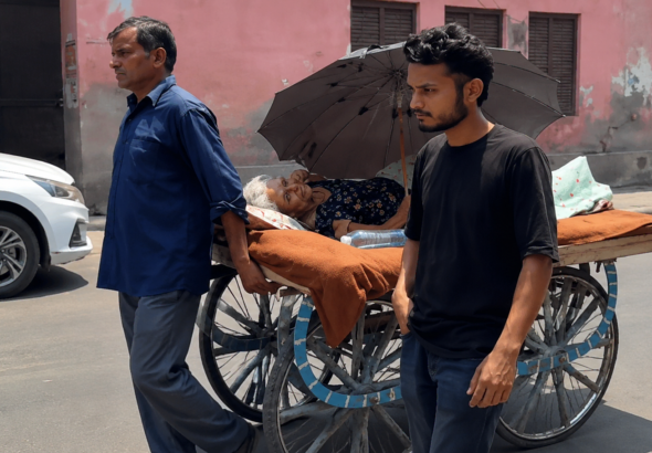 Farrukhabad Bank Incident: Broken-legged 73-year-old woman being taken on a handcart to a Punjab National Bank branch by her son and grandson for pension withdrawal in Farrukhabad, Uttar Pradesh.