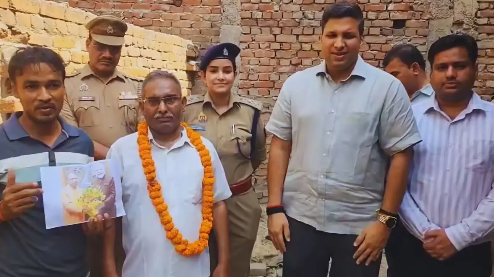 Ghazibad DM Action: Ghaziabad DM Action helps a victimized family regain possession of their house after swift administrative intervention in Vijay Nagar.
