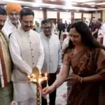 Haryana Government Updates: हरियाणा के मुख्यमंत्री नायब सिंह सैनी किसान, योग और विकास कार्यक्रम में अधिकारियों एवं लाभार्थियों के साथ
