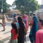 Khutar Police Chowki protest in Shahjahanpur as villagers and women demonstrate against alleged fake encounter, leading to tension and police action.