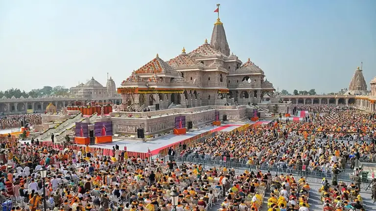 Ram Mandir Crown Controversy: Gold crowns which resurfaced during the ongoing donation theft investigation in Ayodhya.