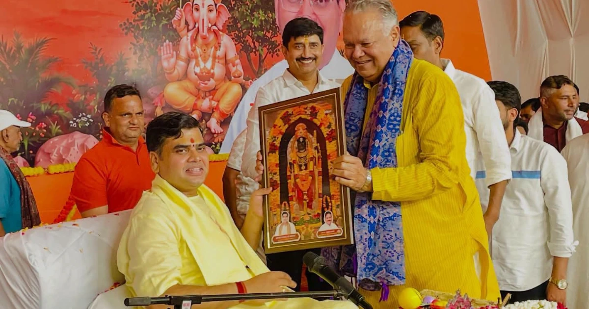 Shri Ram Katha Kharkhoda: Acharya Shantanu Maharaj narrating Shri Ram Katha on the second day in Kharkhoda as thousands of devotees attend the spiritual gathering organized by BJP leader Ajay Tyagi.