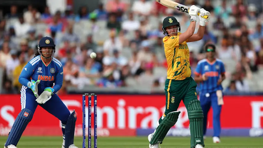 South Africa vs India: Marizanne Kapp celebrates after scoring 81 not out during the Women's T20 World Cup 2026 match while Harmanpreet Kaur leads Team India.