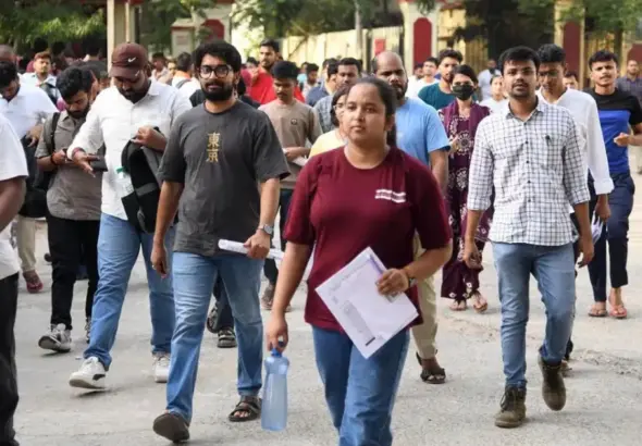 UP Police Constable Exam: Candidates gathered at Meerut railway station and bus stand ahead of the UP Police Constable Exam 2026, preparing for the recruitment examination.