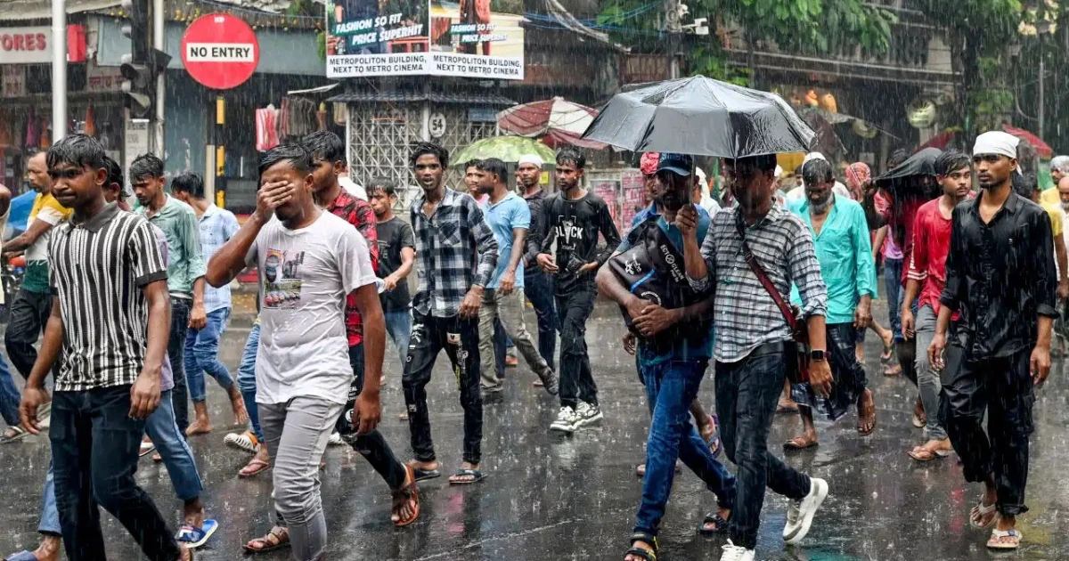 Weather Update: Dark rain clouds over Indian cities as IMD issues Weather Update with rain alert for Delhi, storm warning in Uttar Pradesh and heavy rainfall forecast across multiple states.