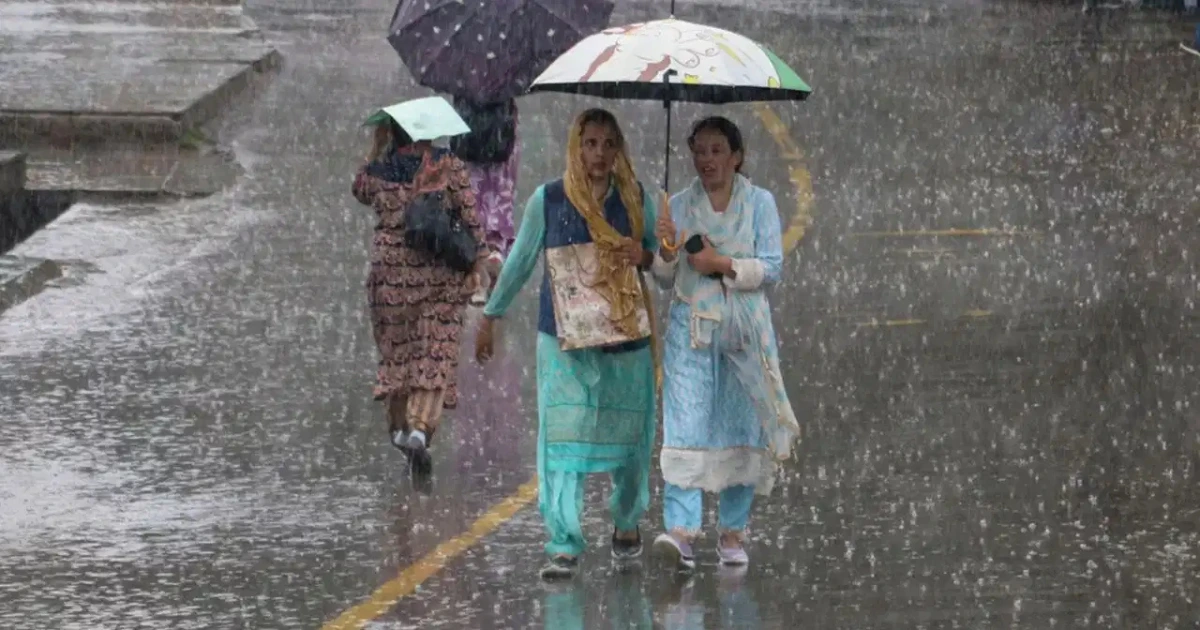 Weather Update: Weather Update showing rising temperatures in Delhi, rainfall forecast in Uttar Pradesh, storm alerts in Madhya Pradesh and Rajasthan, and pleasant weather conditions in Uttarakhand and Himachal Pradesh.