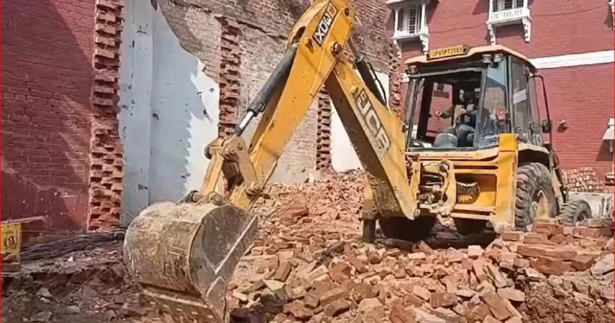Yamuna Bazar Demolition: Bulldozers and security personnel carrying out Yamuna Bazar Demolition drive near Nigambodh Ghat in Delhi as authorities remove alleged encroachments under court directions.