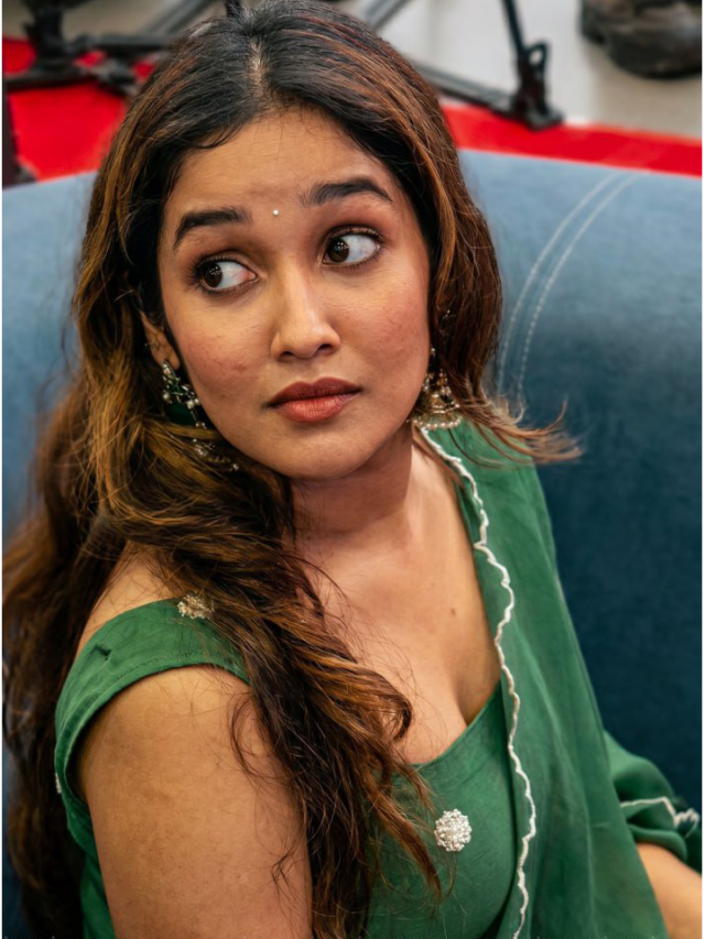 Anikha Surendran Green Saree Look Wins Hearts with Elegant Glamour