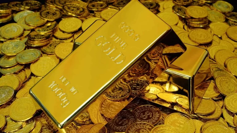 Gold Demand in India: Gold jewellery displayed in a showroom as Gold Demand in India declines during Q2 2026 amid high prices and PM Modi's appeal.