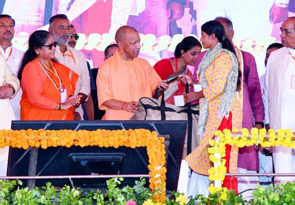 Jalaun Development Projects : CM Yogi Adityanath inaugurating 374 Jalaun development projects worth ₹1,274 crore in Jalaun, Uttar Pradesh.