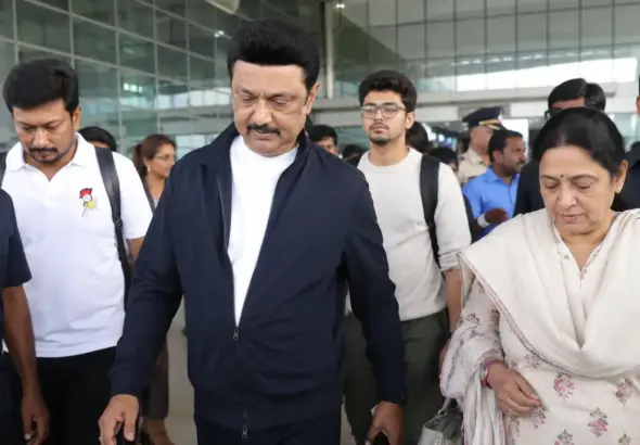 MK Stalin London Visit : MK Stalin with family at the airport during London visit for Inbanidhi's graduation ceremony